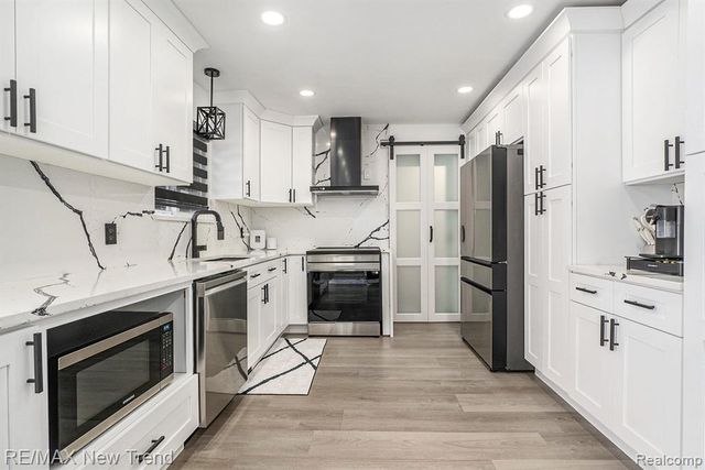 7135 Capri Drive, White Lake, MI 48383