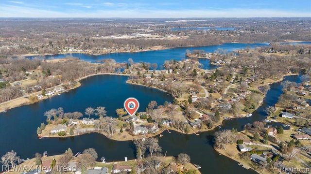 7135 Capri Drive, White Lake, MI 48383