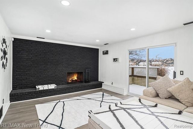 7135 Capri Drive, White Lake, MI 48383