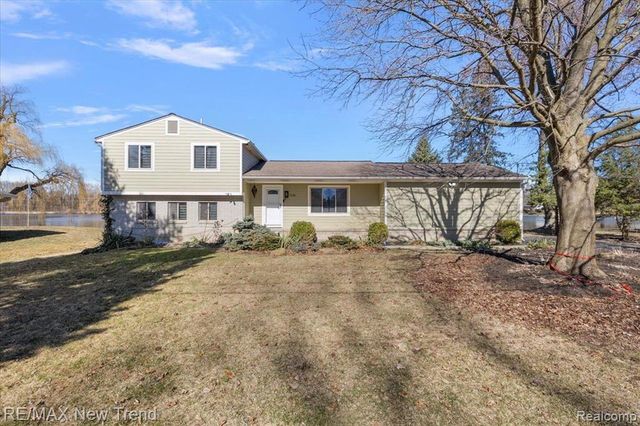 7135 Capri Drive, White Lake, MI 48383