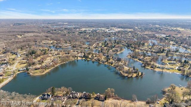 7135 Capri Drive, White Lake, MI 48383