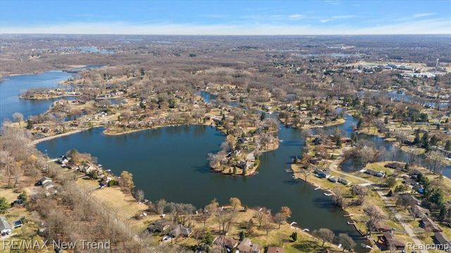 7135 Capri Drive, White Lake, MI 48383