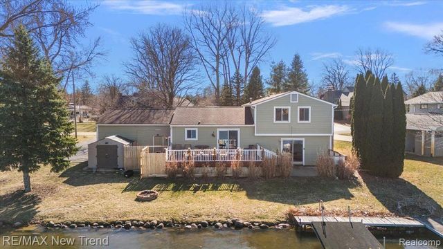 7135 Capri Drive, White Lake, MI 48383
