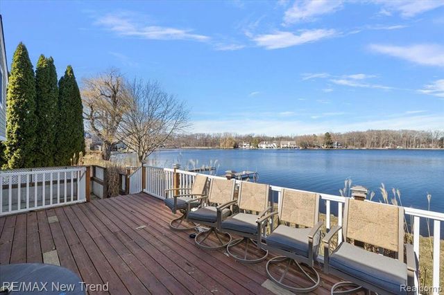 7135 Capri Drive, White Lake, MI 48383