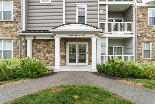 3202 Peters Farm Way 202, Westborough, MA 01581