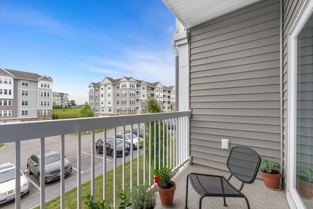 3202 Peters Farm Way 202, Westborough, MA 01581