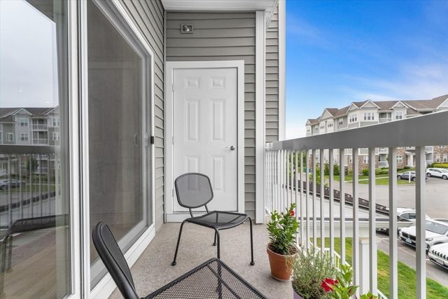 3202 Peters Farm Way 202, Westborough, MA 01581