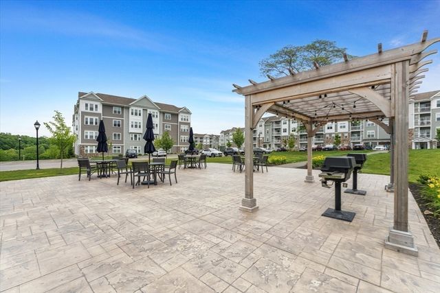 3202 Peters Farm Way 202, Westborough, MA 01581