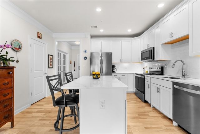 3202 Peters Farm Way 202, Westborough, MA 01581