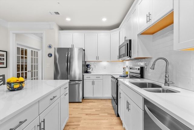 3202 Peters Farm Way 202, Westborough, MA 01581