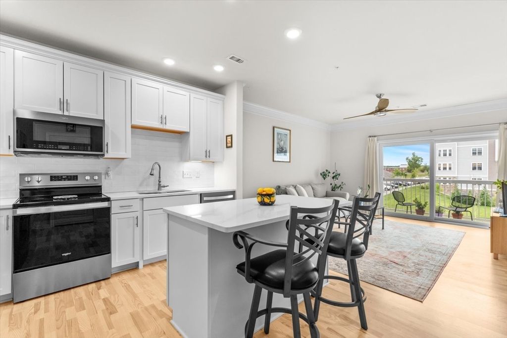3202 Peters Farm Way 202, Westborough, MA 01581