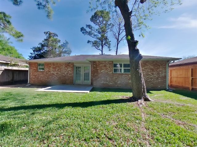 17002 Tibet Road, Friendswood, TX 77546