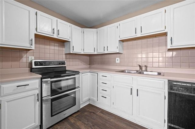 2407 NE 57th Terrace, Gladstone, MO 64118