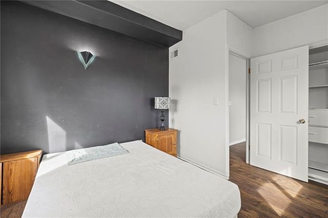 2407 NE 57th Terrace, Gladstone, MO 64118