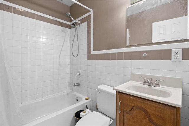 2407 NE 57th Terrace, Gladstone, MO 64118