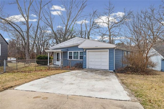 2407 NE 57th Terrace, Gladstone, MO 64118
