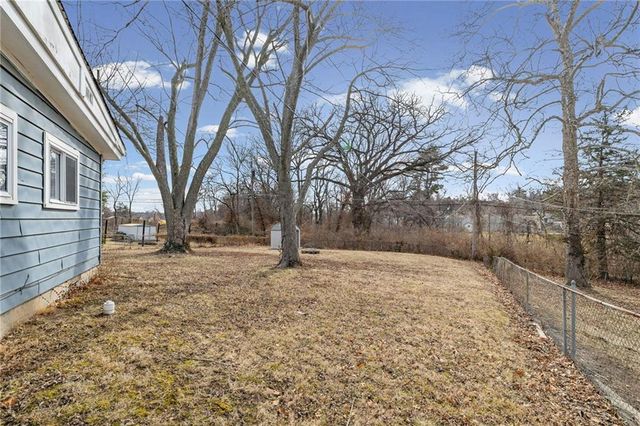 2407 NE 57th Terrace, Gladstone, MO 64118