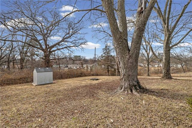 2407 NE 57th Terrace, Gladstone, MO 64118