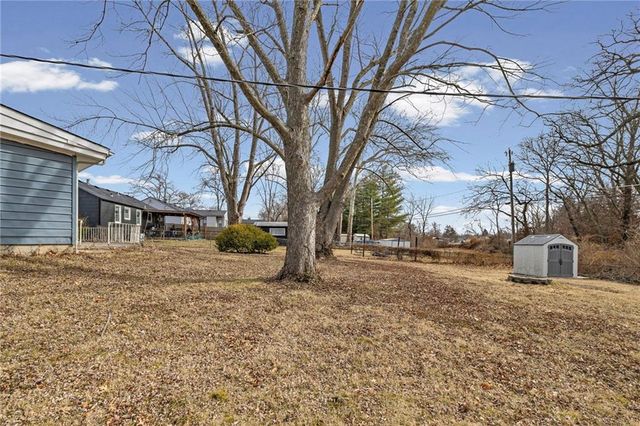 2407 NE 57th Terrace, Gladstone, MO 64118