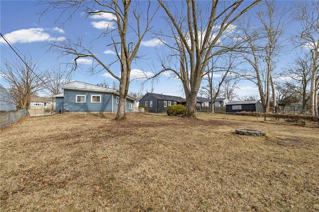 2407 NE 57th Terrace, Gladstone, MO 64118