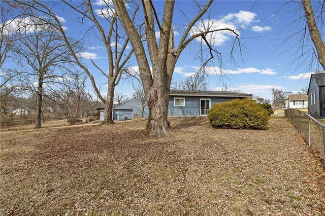 2407 NE 57th Terrace, Gladstone, MO 64118