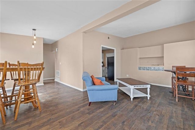 2407 NE 57th Terrace, Gladstone, MO 64118