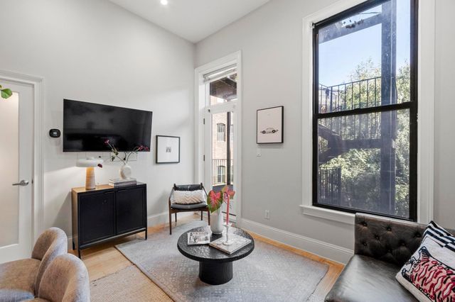 290 Columbus Ave 5, Boston, MA 02116