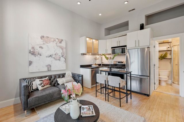 290 Columbus Ave 5, Boston, MA 02116