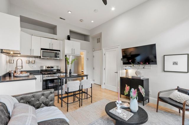 290 Columbus Ave 5, Boston, MA 02116