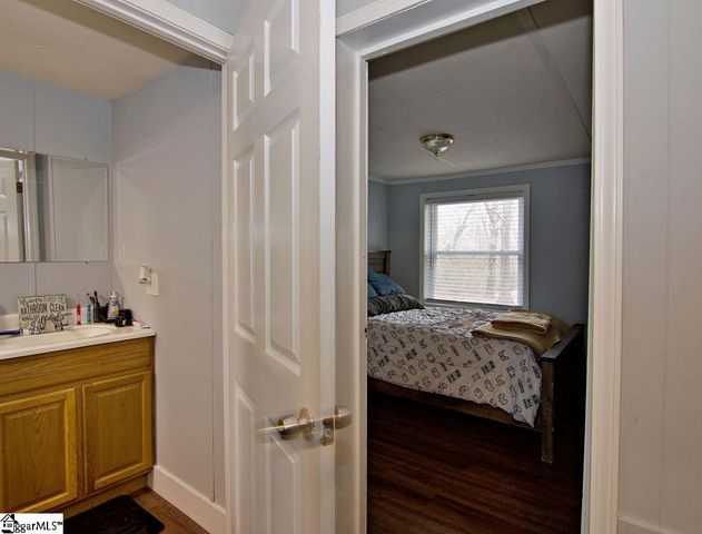 112 Berry Glen Road, Pelzer, SC 29669