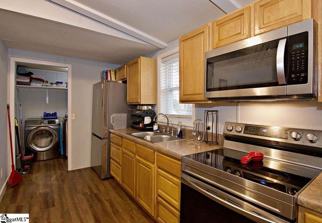 112 Berry Glen Road, Pelzer, SC 29669