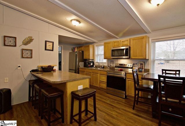 112 Berry Glen Road, Pelzer, SC 29669
