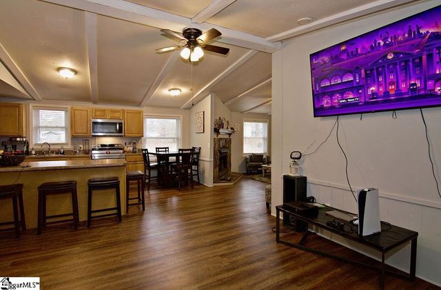 112 Berry Glen Road, Pelzer, SC 29669