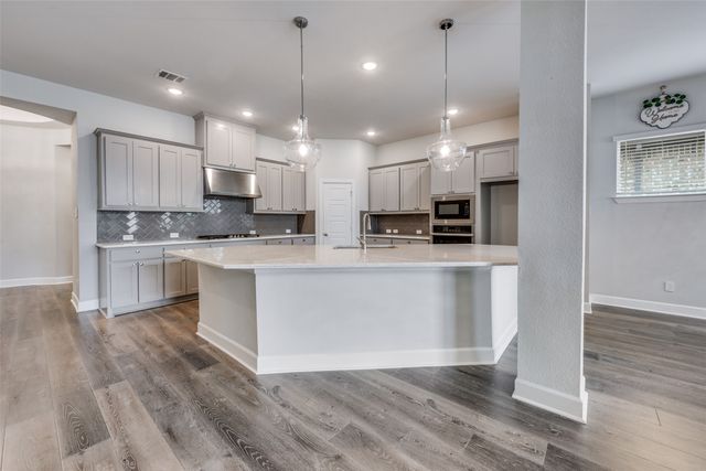2615 High Bluff Drive, Mansfield, TX 76063