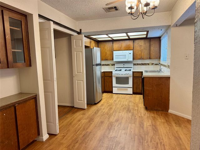 907 MIlford WAY B, Austin, TX 78745
