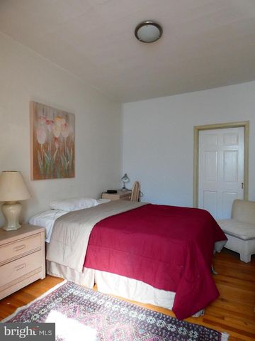 4238 PINE ST, Philadelphia, PA 19104