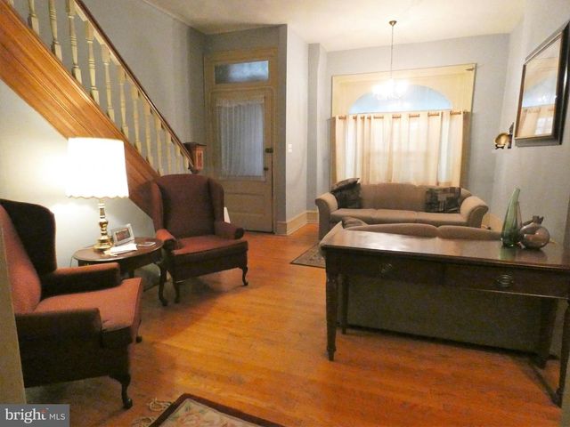 4238 PINE ST, Philadelphia, PA 19104