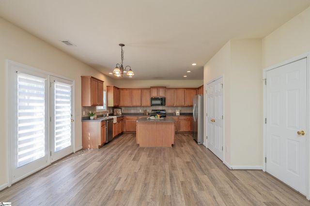 17 Jordan Crest Court, Simpsonville, SC 29681