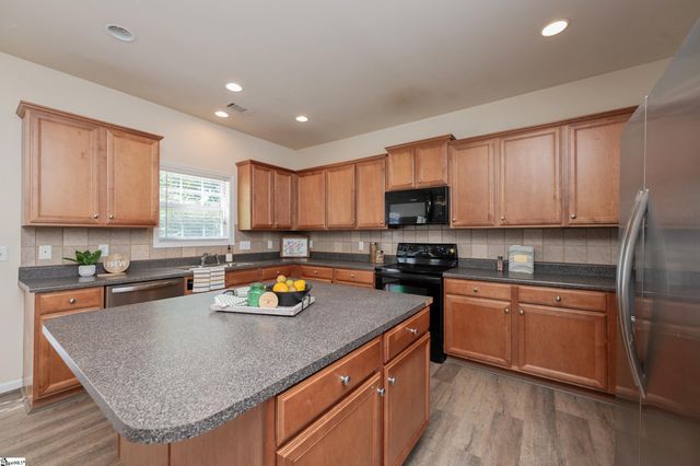 17 Jordan Crest Court, Simpsonville, SC 29681