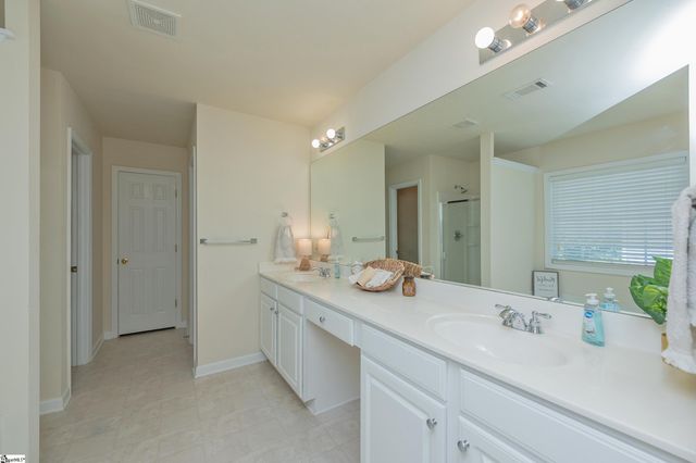 17 Jordan Crest Court, Simpsonville, SC 29681
