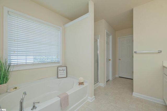 17 Jordan Crest Court, Simpsonville, SC 29681