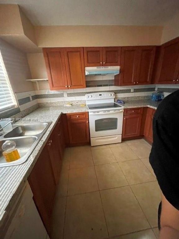 2726 NW 131st St 2726, Opa-locka, FL 33054