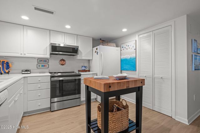 10300 Coast Guard Road 304d, Emerald Isle, NC 28594