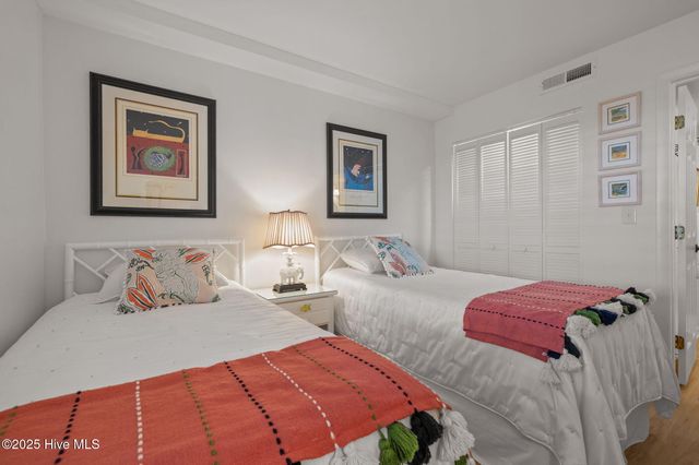 10300 Coast Guard Road 304d, Emerald Isle, NC 28594