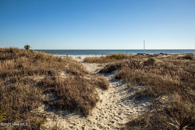 10300 Coast Guard Road 304d, Emerald Isle, NC 28594