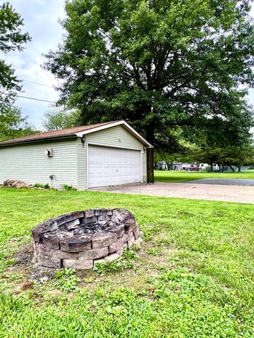 526 Jefferson Valley, Coatesville, IN 46121