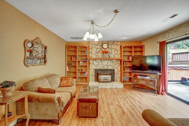 4141 Karl Dr, Diamond Springs, CA 95619
