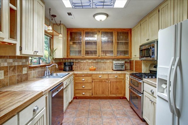 4141 Karl Dr, Diamond Springs, CA 95619