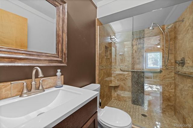 20557 Longwood Drive, Clinton Charter Township, MI 48038
