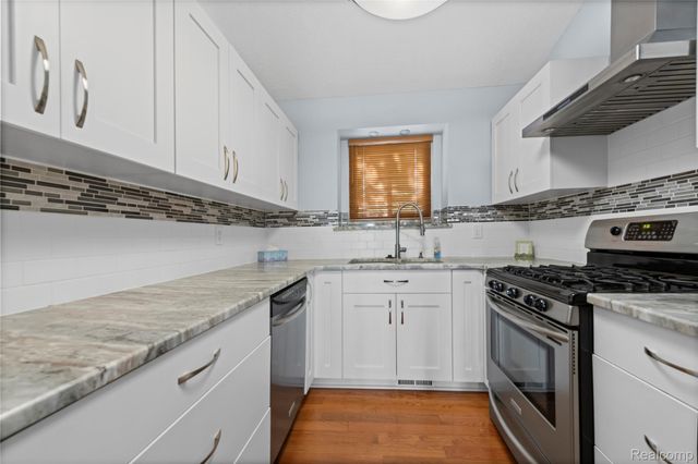 20557 Longwood Drive, Clinton Charter Township, MI 48038